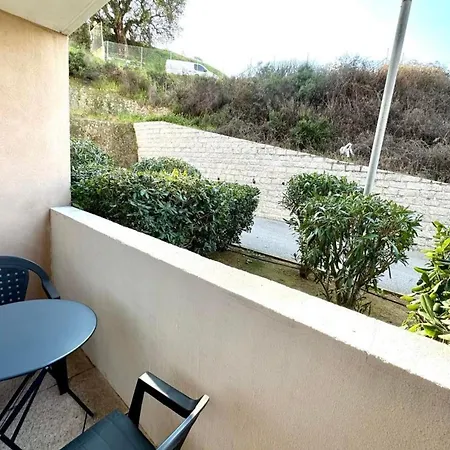 Apartment Charming 45m In Carcopino