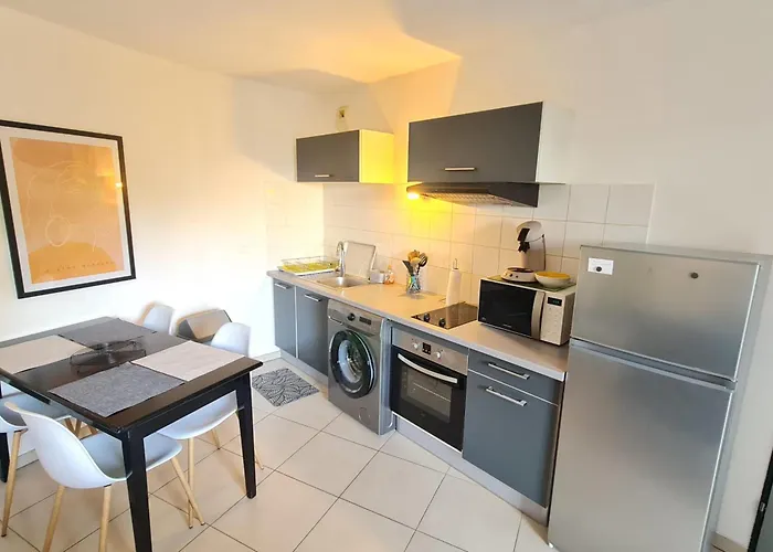 Charming 45m In Carcopino