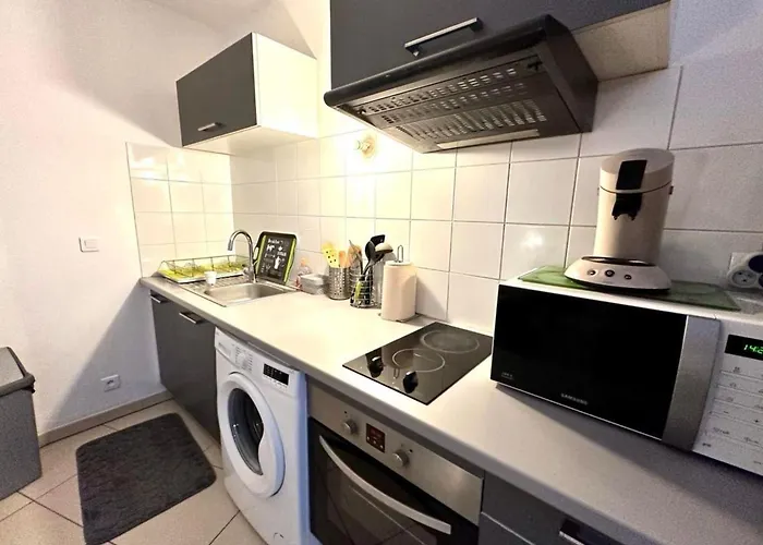 Apartment Charming 45m In Carcopino