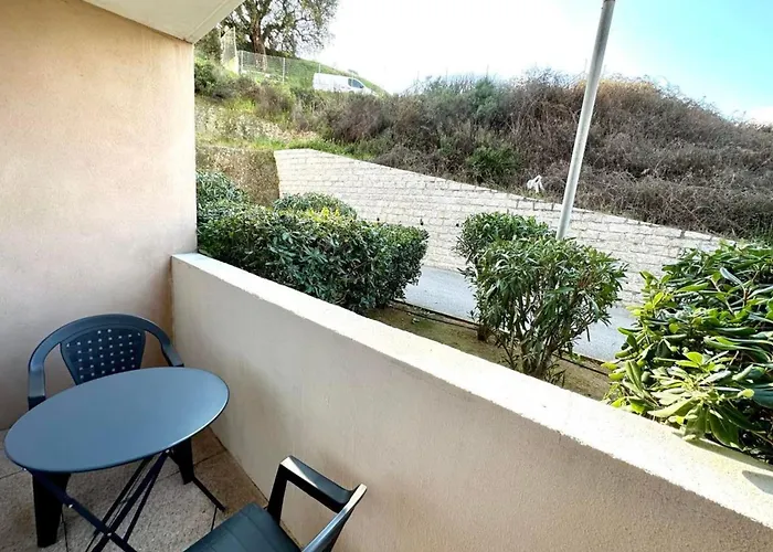 Apartment Charming 45m In Carcopino